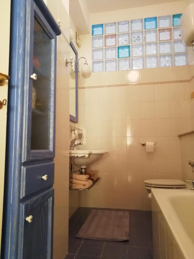 Apartment Questa Casa Non E Un Ciu-atr 9390-9 Rom